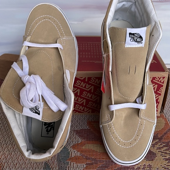 Vans Men’s Sk8-Hi
Taos Taupe
VN0A32QGYUU
Sneakers - Picture 12 of 16